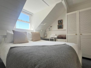 Charming Two-Bedroom Artist's Residence in Central Penzance